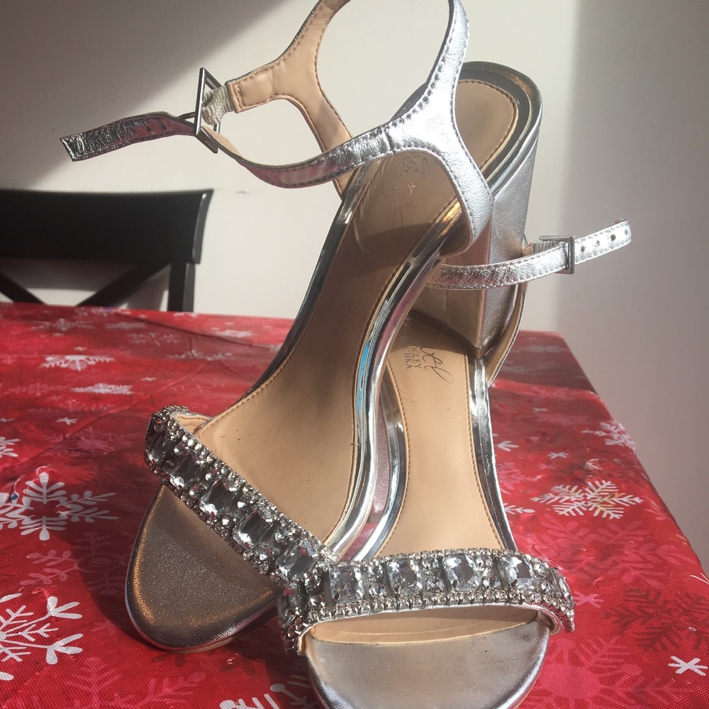 Beautiful Badgley Mischka Jewel Shoes